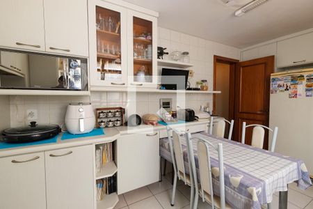 Apartamento à venda com 302m², 3 quartos e 2 vagasCozinha - Armários
