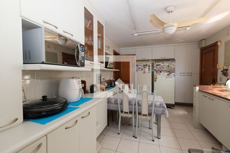 Apartamento à venda com 302m², 3 quartos e 2 vagasCozinha - Armários