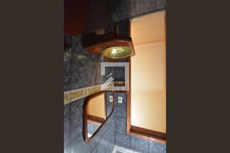 Casa de condomínio para alugar com 180m², 3 quartos e sem vagaBanheiro 1