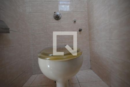 Casa de condomínio para alugar com 180m², 3 quartos e sem vagaBanheiro da Suíte