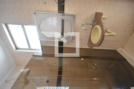 Casa de condomínio para alugar com 180m², 3 quartos e sem vagaBanheiro da Suíte