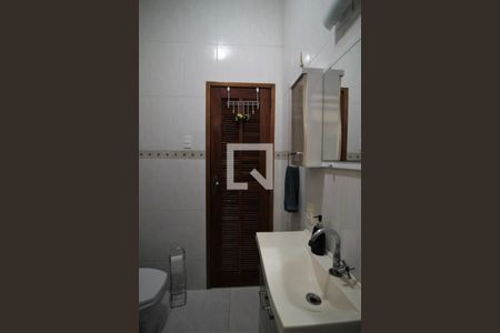 Casa à venda com 178m², 4 quartos e 2 vagasBanheiro 1