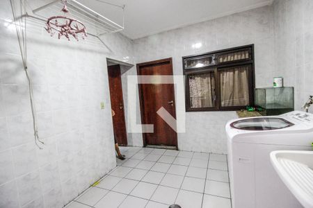 Casa à venda com 352m², 5 quartos e 6 vagas Casa à venda com 352m², 5 quartos e 6 vagasÁrea de serviço