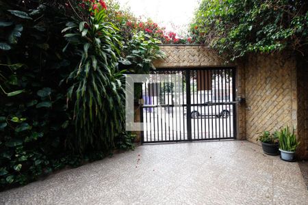 Casa à venda com 352m², 5 quartos e 6 vagas Casa à venda com 352m², 5 quartos e 6 vagasGaragem 2