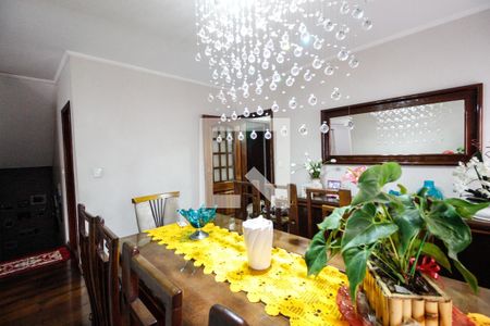 Casa à venda com 352m², 5 quartos e 6 vagas Casa à venda com 352m², 5 quartos e 6 vagasSala de jantar