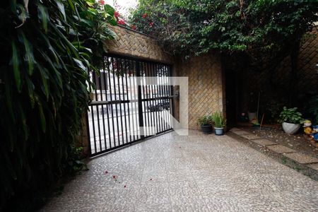 Casa à venda com 352m², 5 quartos e 6 vagas Casa à venda com 352m², 5 quartos e 6 vagasGaragem 2