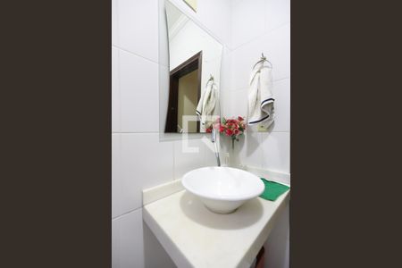 Casa à venda com 240m², 3 quartos e 3 vagas Casa à venda com 240m², 3 quartos e 3 vagasBanheiro