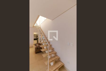 Casa de condomínio à venda com 180m², 3 quartos e 2 vagas Casa de condomínio à venda com 180m², 3 quartos e 2 vagasSalas