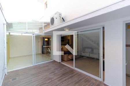 Casa de condomínio à venda com 180m², 3 quartos e 2 vagas Casa de condomínio à venda com 180m², 3 quartos e 2 vagasVaranda