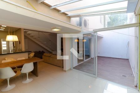 Casa de condomínio à venda com 180m², 3 quartos e 2 vagas Casa de condomínio à venda com 180m², 3 quartos e 2 vagasSalas