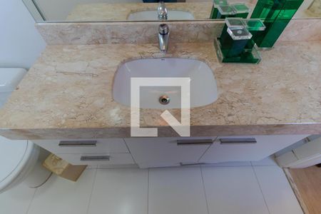 Casa de condomínio à venda com 180m², 3 quartos e 2 vagas Casa de condomínio à venda com 180m², 3 quartos e 2 vagasBanheiro da Suíte