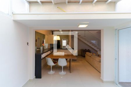 Casa de condomínio à venda com 180m², 3 quartos e 2 vagas Casa de condomínio à venda com 180m², 3 quartos e 2 vagasSalas