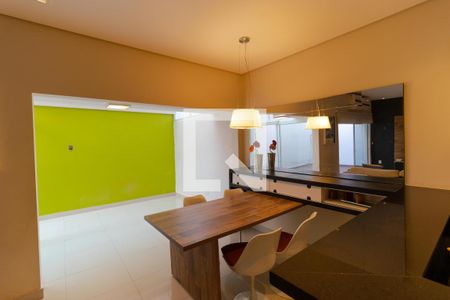 Casa de condomínio à venda com 180m², 3 quartos e 2 vagas Casa de condomínio à venda com 180m², 3 quartos e 2 vagasSalas