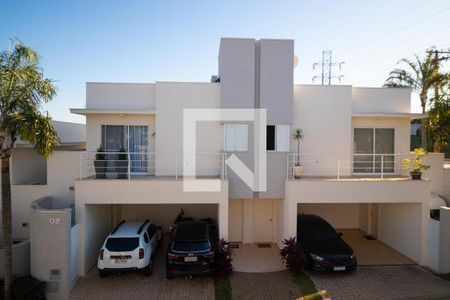 Casa de condomínio à venda com 180m², 3 quartos e 2 vagas Casa de condomínio à venda com 180m², 3 quartos e 2 vagasVista da Sacada do Escritório