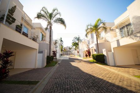 Casa de condomínio à venda com 180m², 3 quartos e 2 vagas Casa de condomínio à venda com 180m², 3 quartos e 2 vagasCondomínio