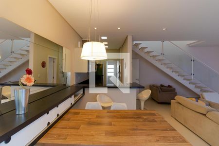 Casa de condomínio à venda com 180m², 3 quartos e 2 vagas Casa de condomínio à venda com 180m², 3 quartos e 2 vagasSalas