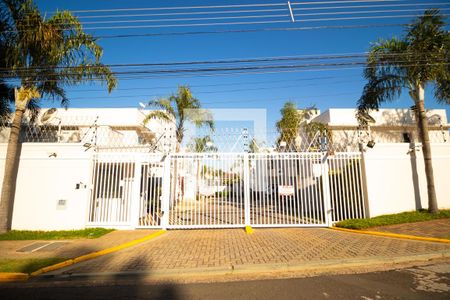 Casa de condomínio à venda com 180m², 3 quartos e 2 vagas Casa de condomínio à venda com 180m², 3 quartos e 2 vagasFachada do Condomínio