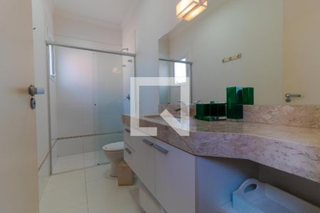 Casa de condomínio à venda com 180m², 3 quartos e 2 vagas Casa de condomínio à venda com 180m², 3 quartos e 2 vagasBanheiro da Suíte