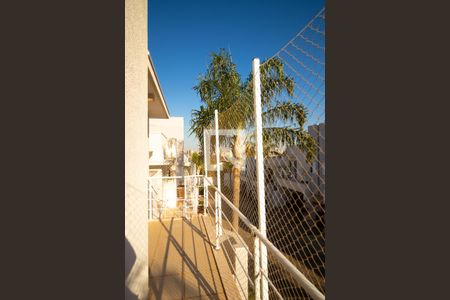 Casa de condomínio à venda com 180m², 3 quartos e 2 vagas Casa de condomínio à venda com 180m², 3 quartos e 2 vagasSacada do Escritório