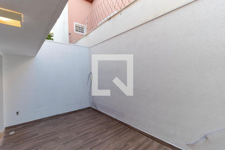 Casa de condomínio à venda com 180m², 3 quartos e 2 vagas Casa de condomínio à venda com 180m², 3 quartos e 2 vagasVaranda