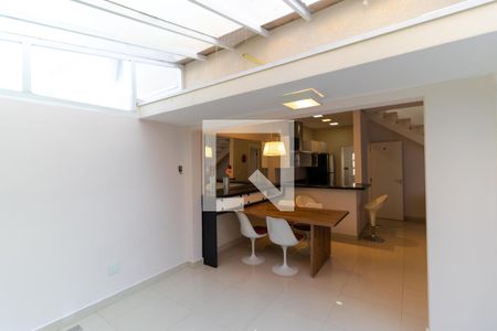 Casa de condomínio à venda com 180m², 3 quartos e 2 vagas Casa de condomínio à venda com 180m², 3 quartos e 2 vagasSalas