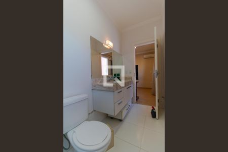 Casa de condomínio à venda com 180m², 3 quartos e 2 vagas Casa de condomínio à venda com 180m², 3 quartos e 2 vagasBanheiro da Suíte