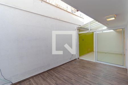 Casa de condomínio à venda com 180m², 3 quartos e 2 vagas Casa de condomínio à venda com 180m², 3 quartos e 2 vagasVaranda