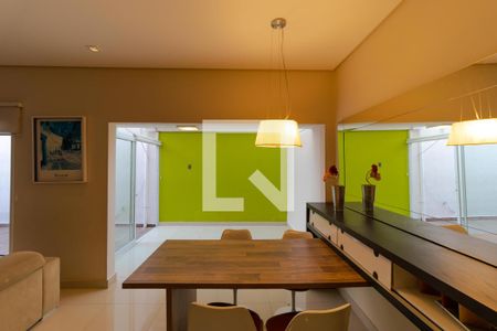 Casa de condomínio à venda com 180m², 3 quartos e 2 vagas Casa de condomínio à venda com 180m², 3 quartos e 2 vagasSalas