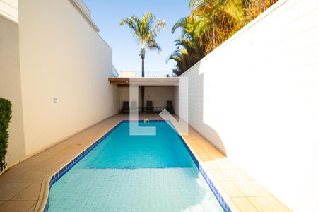 Casa de condomínio à venda com 180m², 3 quartos e 2 vagas Casa de condomínio à venda com 180m², 3 quartos e 2 vagasÁrea comum - Piscina