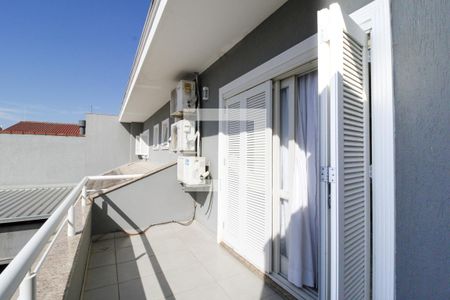 Casa à venda com 300m², 4 quartos e 4 vagas Casa à venda com 300m², 4 quartos e 4 vagasQuarto 1 - Varanda