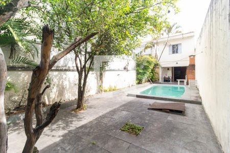 Casa à venda com 350m², 3 quartos e 2 vagas Casa à venda com 350m², 3 quartos e 2 vagasQuintal