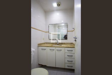 Apartamento à venda com 80m², 2 quartos e 1 vagaBanheiro Social