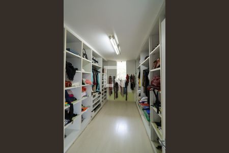 Casa à venda com 1200m², 6 quartos e sem vaga Casa à venda com 1200m², 6 quartos e sem vagaCloset 2 - Suíte 1