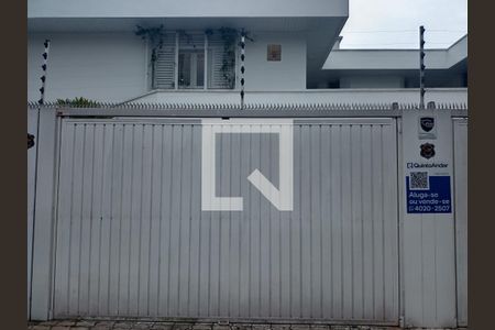 Casa à venda com 1200m², 6 quartos e sem vaga Casa à venda com 1200m², 6 quartos e sem vagaFachada