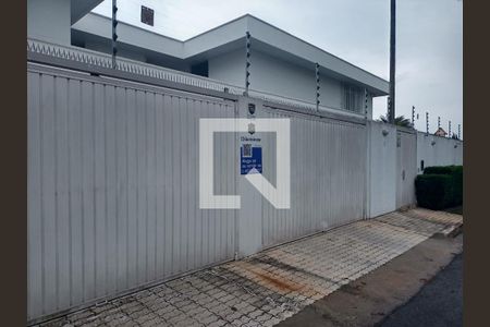 Casa à venda com 1200m², 6 quartos e sem vaga Casa à venda com 1200m², 6 quartos e sem vagaFachada