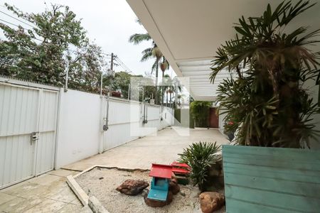 Casa à venda com 1200m², 6 quartos e sem vaga Casa à venda com 1200m², 6 quartos e sem vagaGaragem