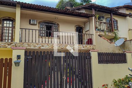 Casa à venda com 91m², 2 quartos e 2 vagas Casa à venda com 91m², 2 quartos e 2 vagasfrente da casa