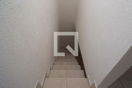 Escada de casa para alugar com 1 quarto, 30m² em Quarta Parada, São Paulo