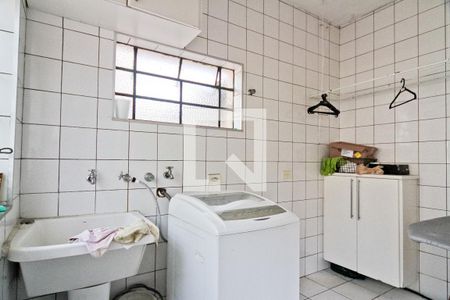 Casa à venda com 250m², 3 quartos e 6 vagasÁrea de Serviço