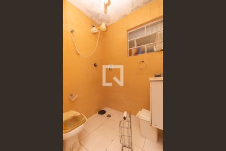 Casa à venda com 200m², 5 quartos e 2 vagas Casa à venda com 200m², 5 quartos e 2 vagasEdícula - Banheiro Suíte 1