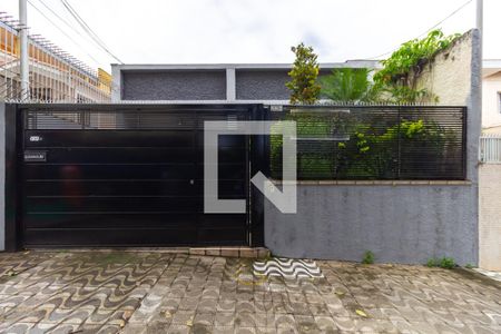 Casa à venda com 200m², 5 quartos e 2 vagas Casa à venda com 200m², 5 quartos e 2 vagasFachada