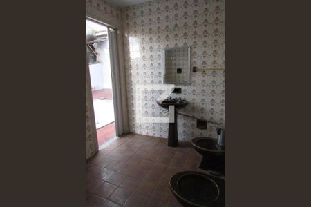 Casa para alugar com 240m², 3 quartos e 6 vagasBanheiro