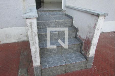 Casa para alugar com 240m², 3 quartos e 6 vagasEscada