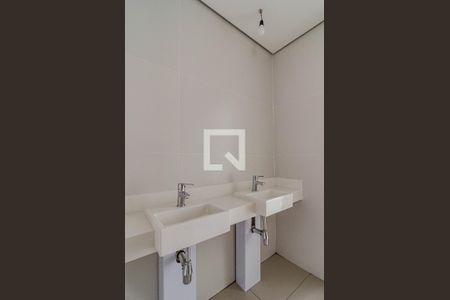 Apartamento à venda com 144m², 3 quartos e 2 vagas Apartamento à venda com 144m², 3 quartos e 2 vagasBanheiro da suíte