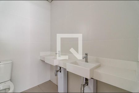 Apartamento à venda com 144m², 3 quartos e 2 vagas Apartamento à venda com 144m², 3 quartos e 2 vagasBanheiro da suíte