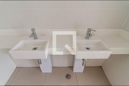 Apartamento à venda com 144m², 3 quartos e 2 vagas Apartamento à venda com 144m², 3 quartos e 2 vagasBanheiro da suíte