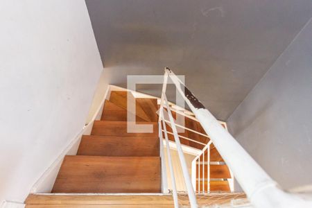 Casa à venda com 130m², 3 quartos e 2 vagasEscada