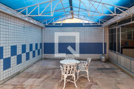 Casa à venda com 425m², 3 quartos e 8 vagas Casa à venda com 425m², 3 quartos e 8 vagasTerraço