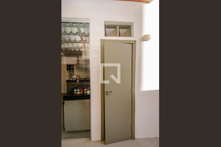 Apartamento à venda com 130m², 3 quartos e 1 vaga Apartamento à venda com 130m², 3 quartos e 1 vagaLavabo