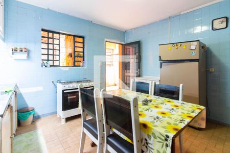 Casa à venda com 100m², 2 quartos e 3 vagas Casa à venda com 100m², 2 quartos e 3 vagasCozinha